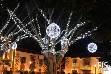 La Navidad ya ilumina Telde/Francisco Javier Santana y Antonio Alí.